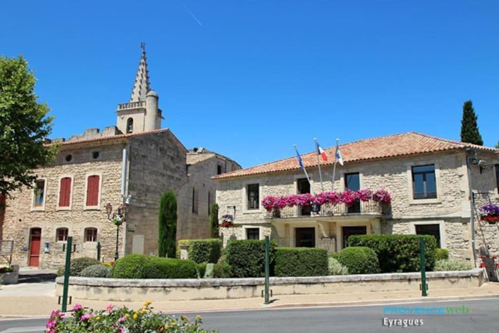 Charmant Appartement 3 Chambres Et Terrasse Eyragues Екстериор снимка