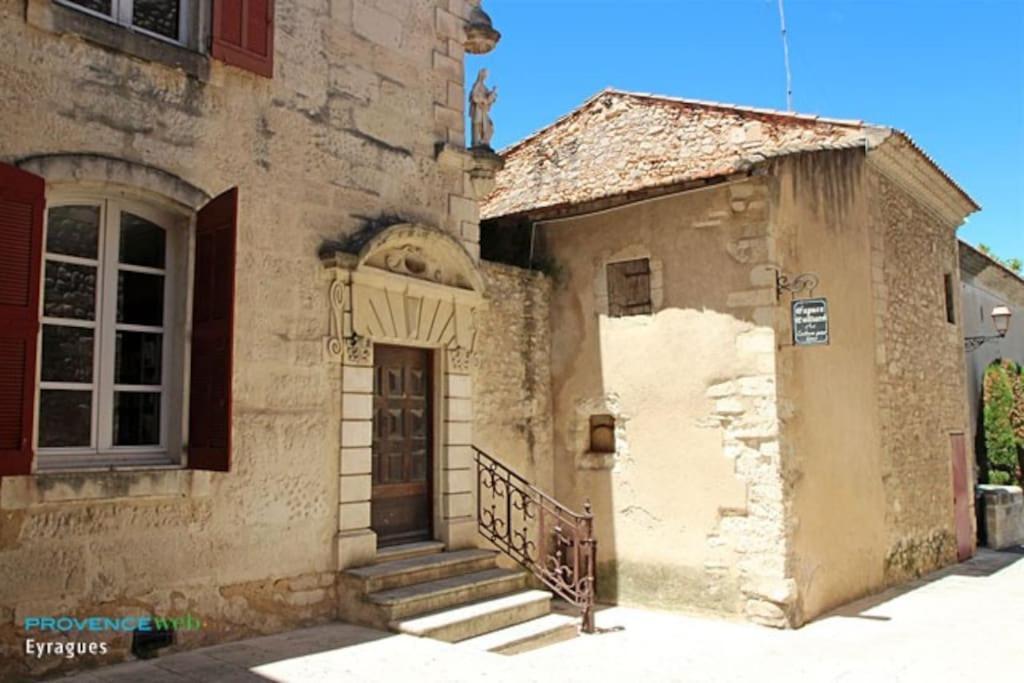 Charmant Appartement 3 Chambres Et Terrasse Eyragues Екстериор снимка