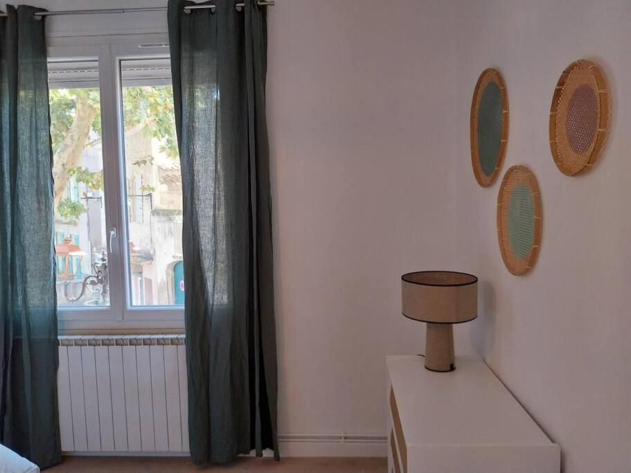 Charmant Appartement 3 Chambres Et Terrasse Eyragues Екстериор снимка