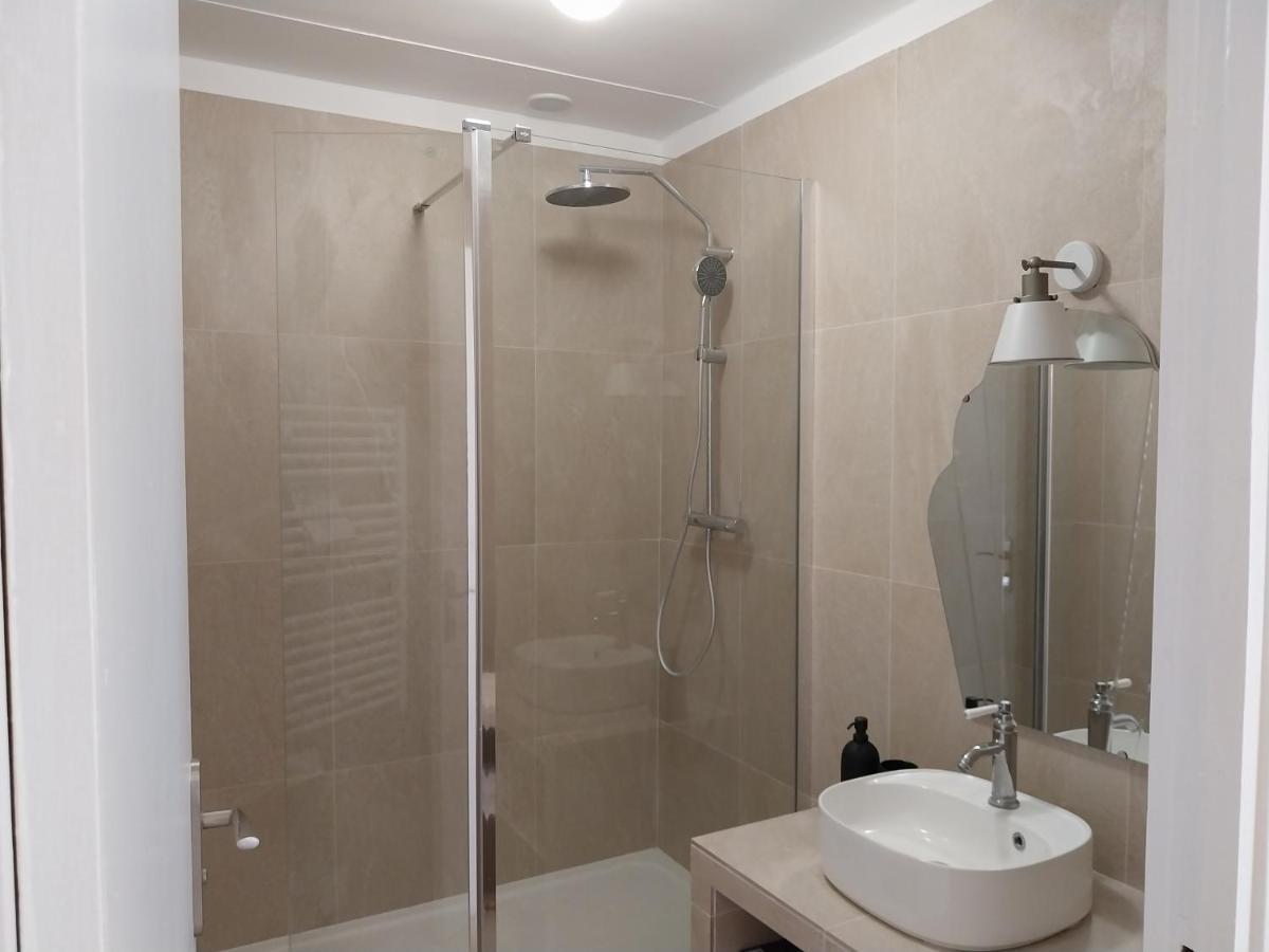 Charmant Appartement 3 Chambres Et Terrasse Eyragues Екстериор снимка
