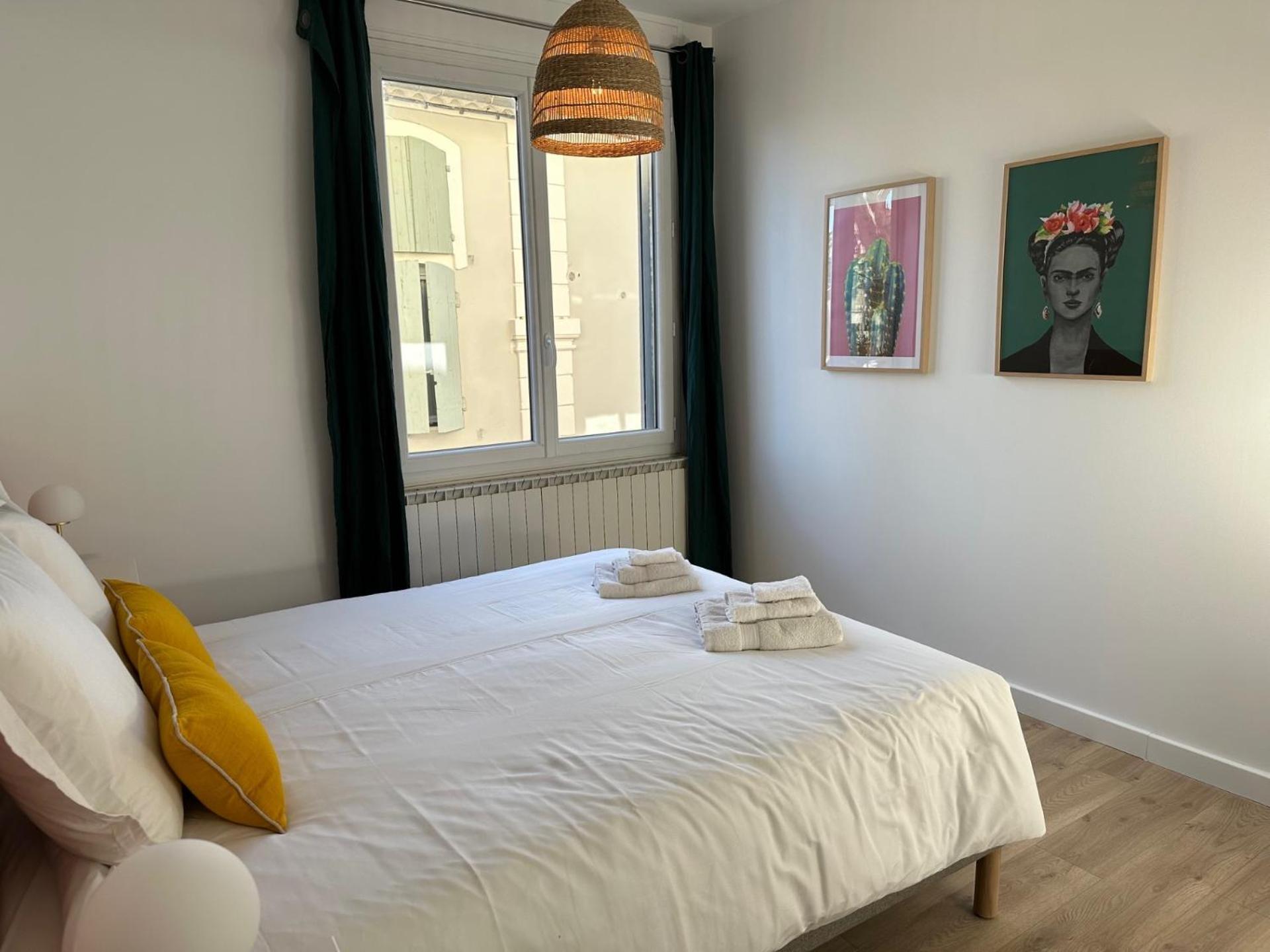 Charmant Appartement 3 Chambres Et Terrasse Eyragues Екстериор снимка