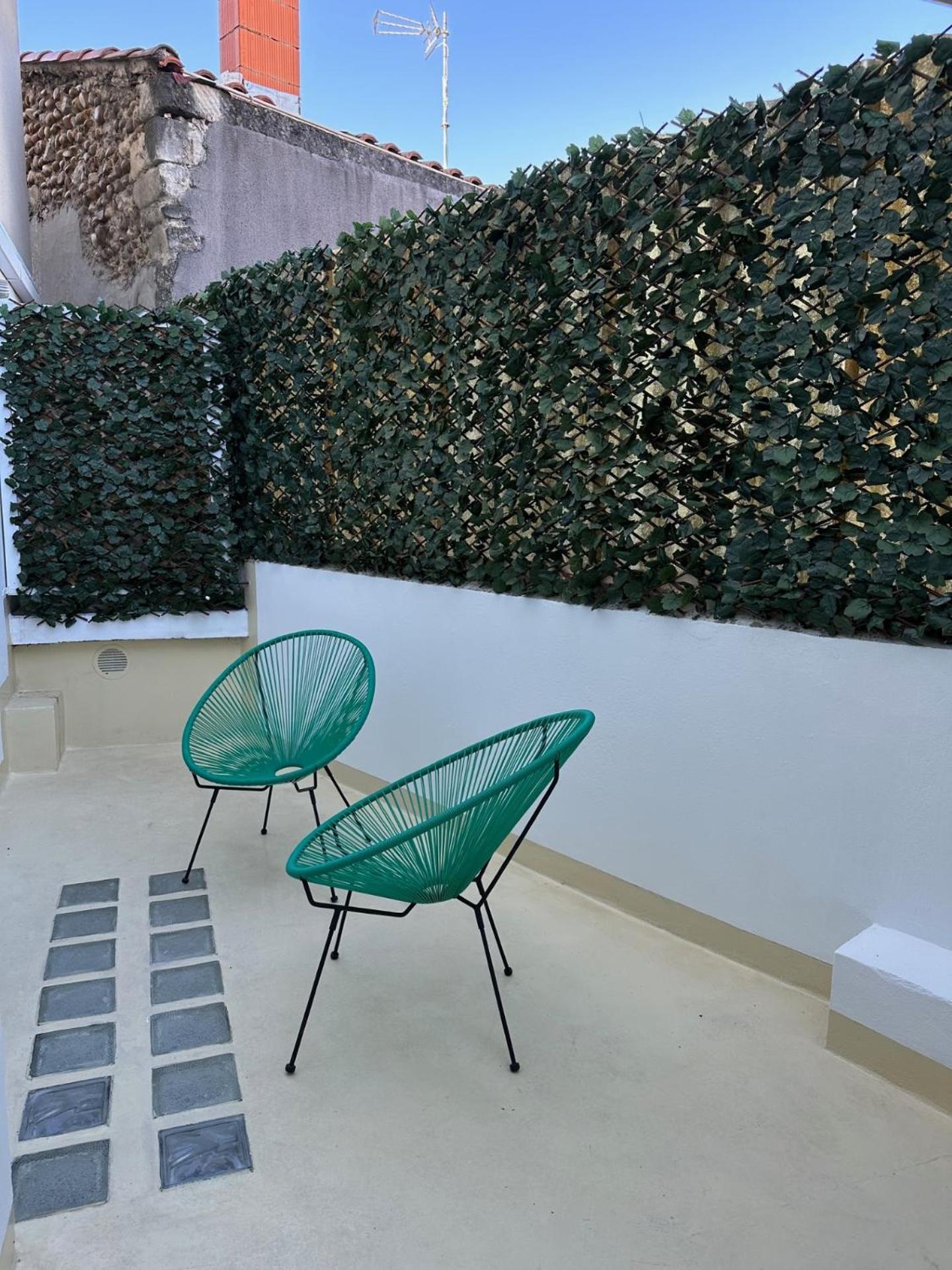 Charmant Appartement 3 Chambres Et Terrasse Eyragues Екстериор снимка
