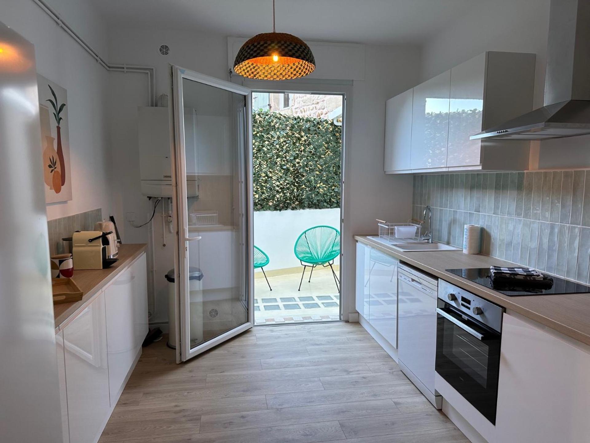 Charmant Appartement 3 Chambres Et Terrasse Eyragues Екстериор снимка