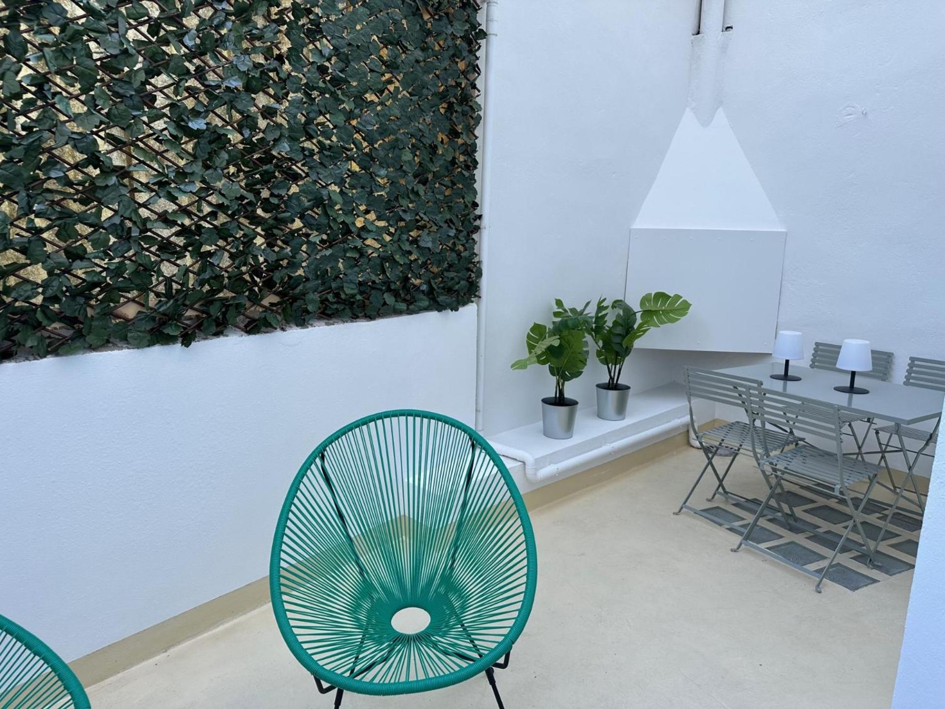 Charmant Appartement 3 Chambres Et Terrasse Eyragues Екстериор снимка