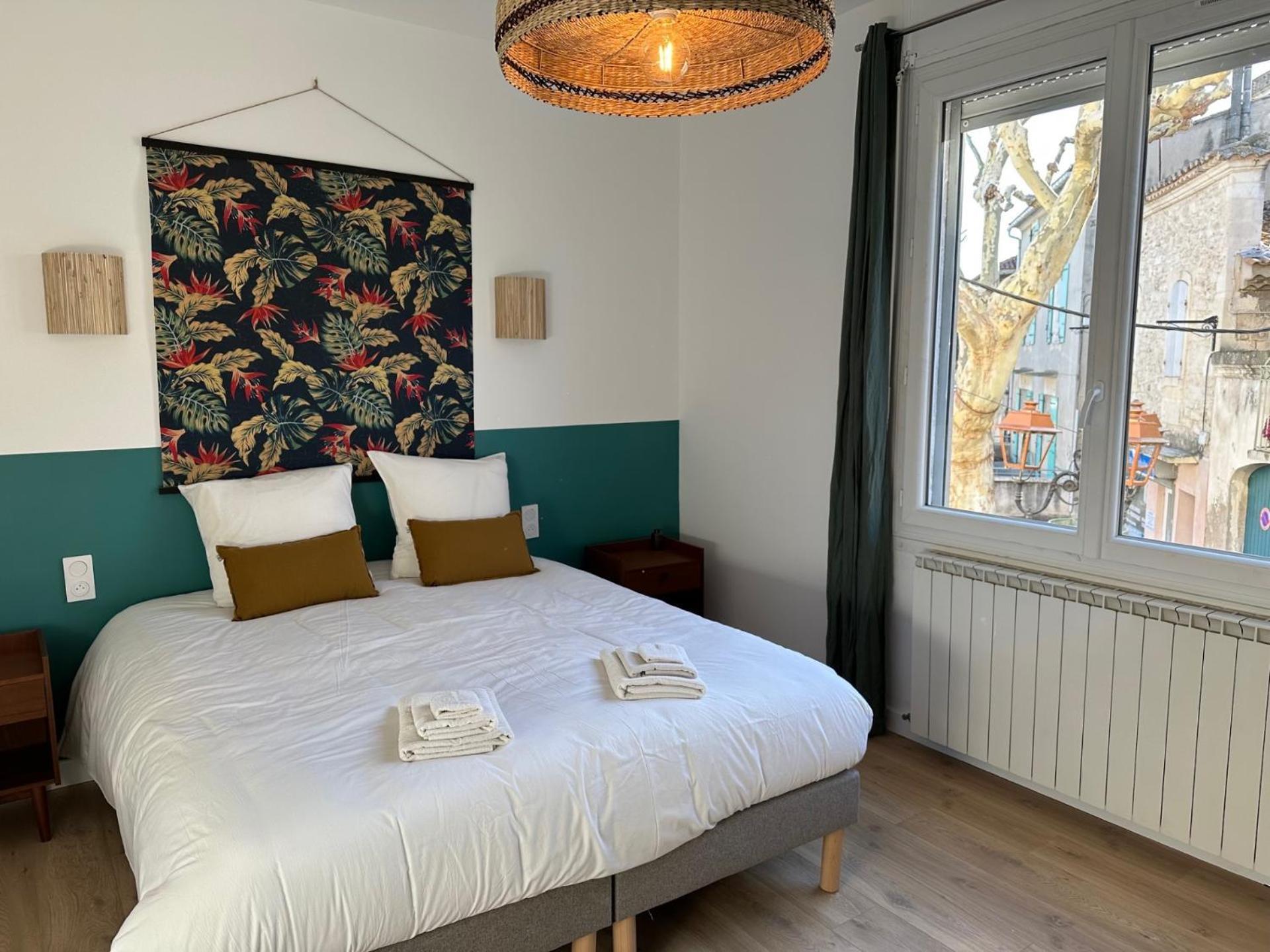 Charmant Appartement 3 Chambres Et Terrasse Eyragues Екстериор снимка